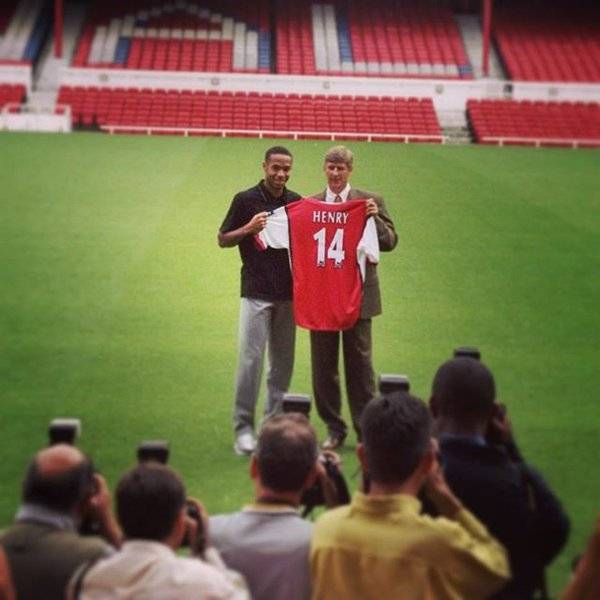99年英超标王！亨利22岁时1610万加盟阿森纳，夺2个英超&amp;4个金靴